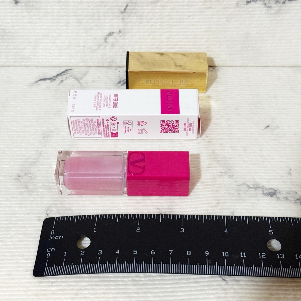 Valentino Puffer Lip Gloss: #300R In My Glowing Era (Soft Pink Shimmer) - Picture 10 of 10